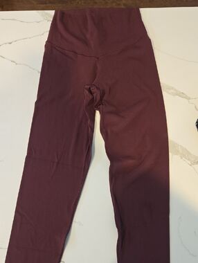 Aerie OFFLINE Hi-Rise Real Me 7/8 Leggings in Burgundy SMALL